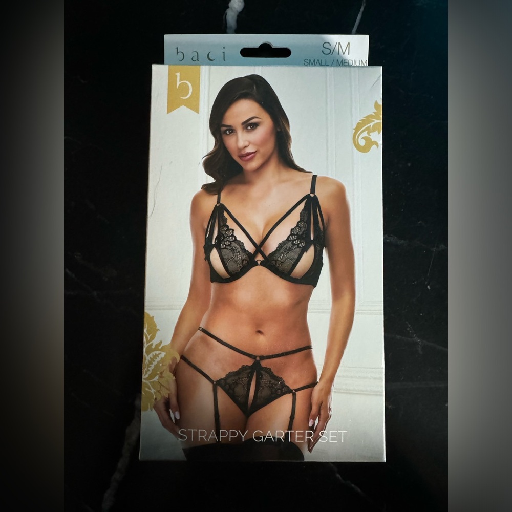 Strappy Garter Set